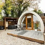 The Hideaway Glamping Pod 2 With Hot Tub & Cold Shower *