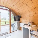 The Hideaway Glamping Pod 2 With Hot Tub & Cold Shower 纳斯