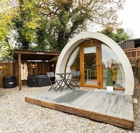 The Hideaway Glamping Pod 2 With Hot Tub & Cold Shower *