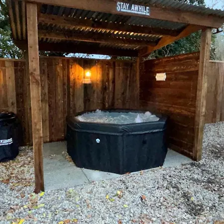 The Hideaway Glamping Pod 2 With Hot Tub & Cold Shower Ferienhaus Naas