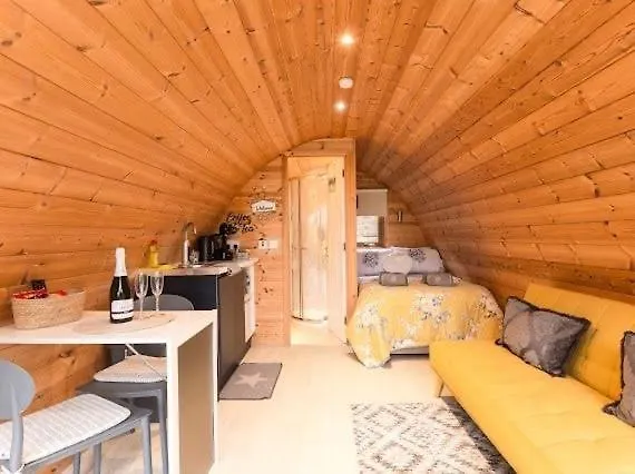 The Hideaway Glamping Pod 2 With Hot Tub & Cold Shower 펜션 나스