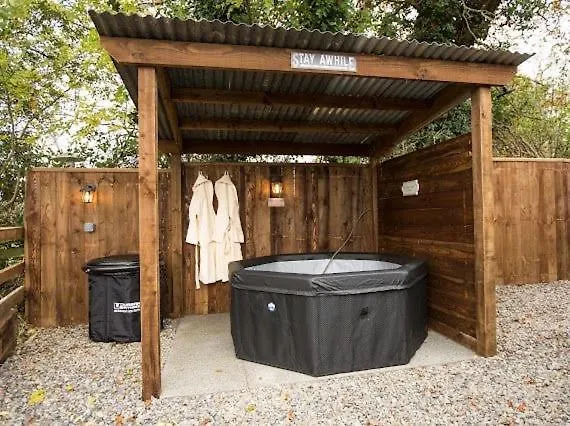 The Hideaway Glamping Pod 2 With Hot Tub & Cold Shower *