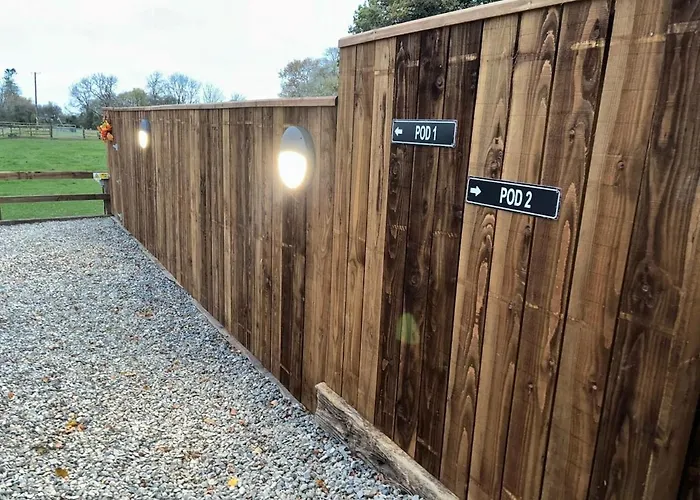 The Hideaway Glamping Pod 2 With Hot Tub & Cold Shower