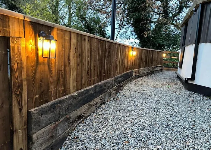 The Hideaway Glamping Pod 2 With Hot Tub & Cold Shower 度假居