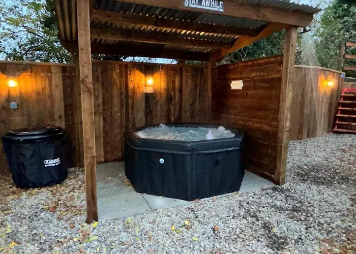 The Hideaway Glamping Pod 2 With Hot Tub & Cold Shower 펜션 나스